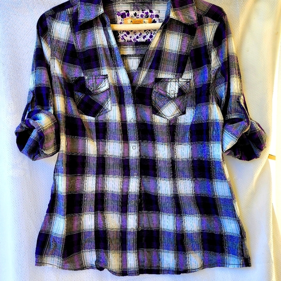 Arizona Women's plaid button down - Picture 3 of 12